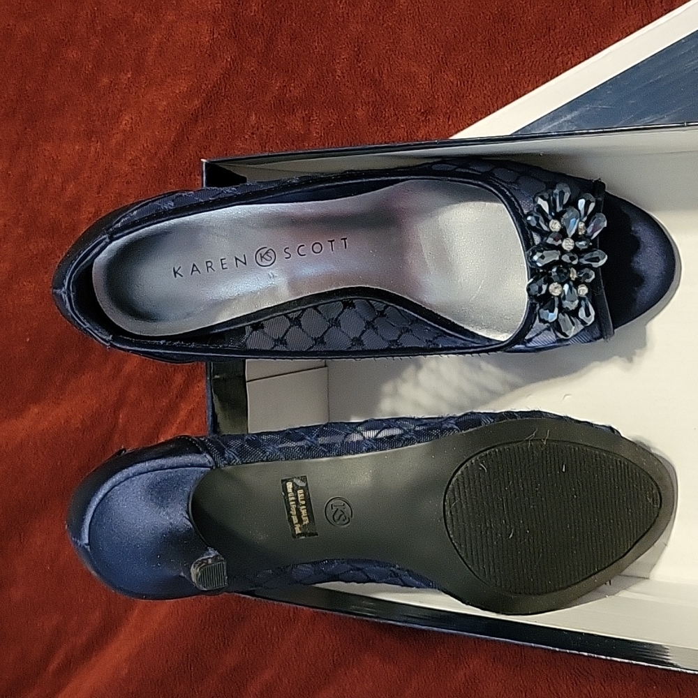 Brand new in box Karen Scott dress shoes size 7
